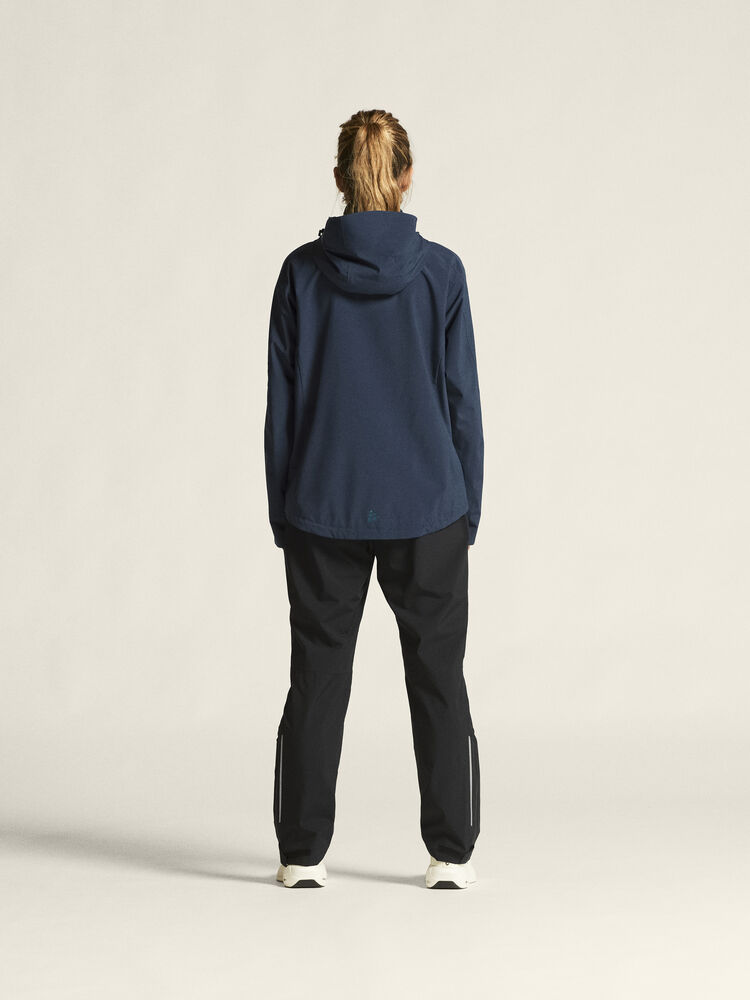 1913809-396000_CORE-Explore-Shell-Jacket-W_closeup3