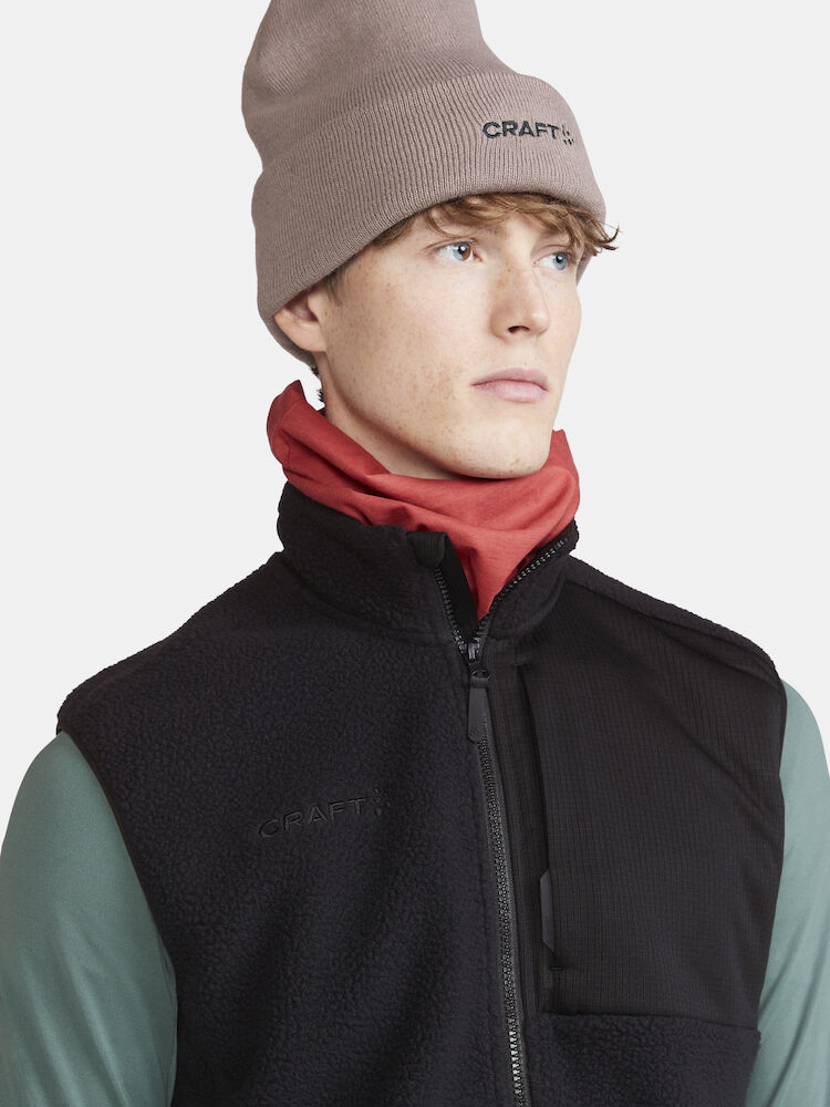 1913810-999000_ADV-Explore-Pile-Fleece-Vest-M_Closeup3