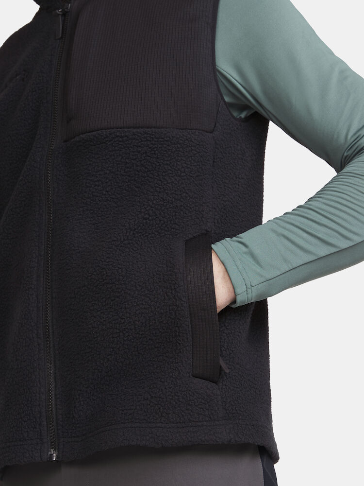 1913810-999000_ADV-Explore-Pile-Fleece-Vest-M_Closeup4