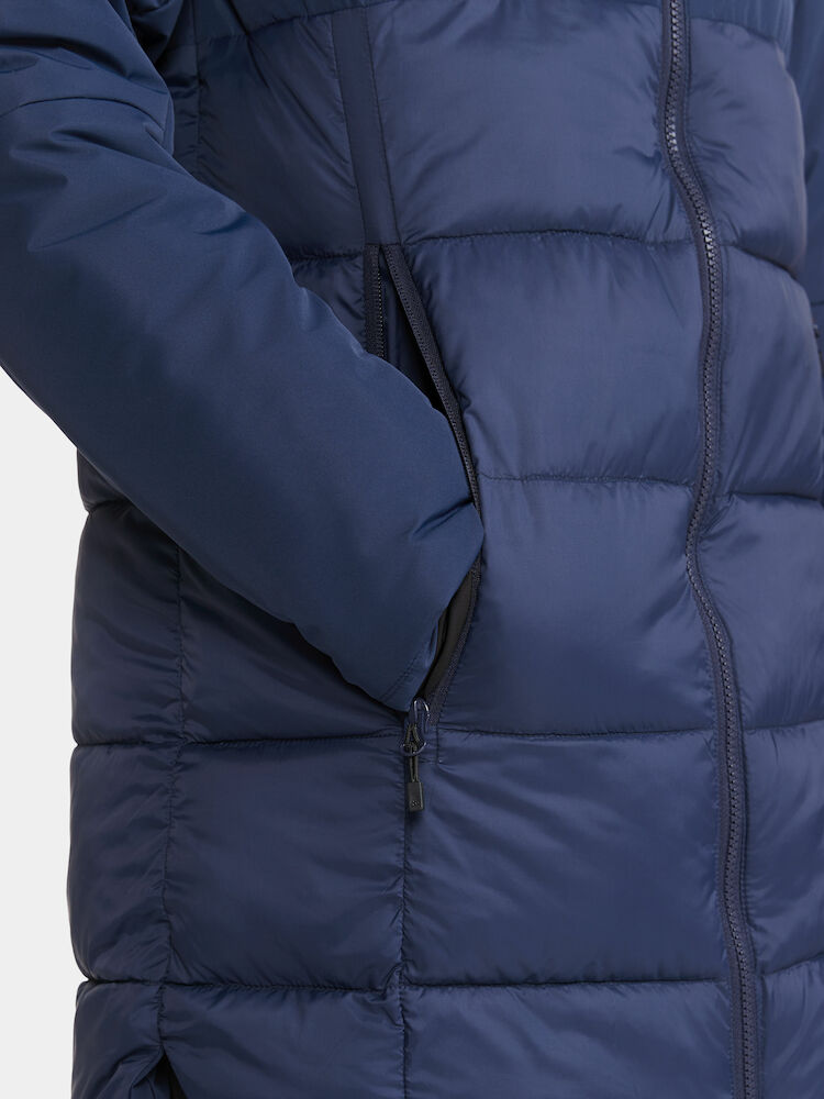 1913813-390000_CORE-Explore-Isolate-Parkas-W_Closeup4