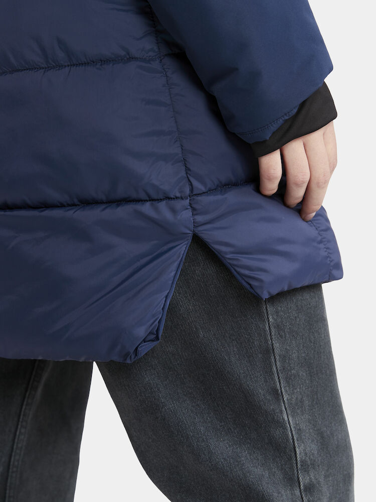 1913813-390000_CORE-Explore-Isolate-Parkas-W_Closeup5