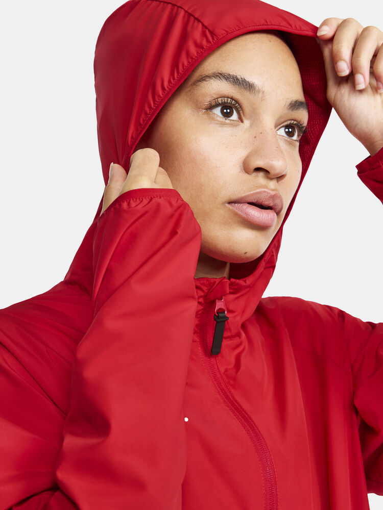 1913817-430000_Squad-Wind-Jacket-W_Closeup6