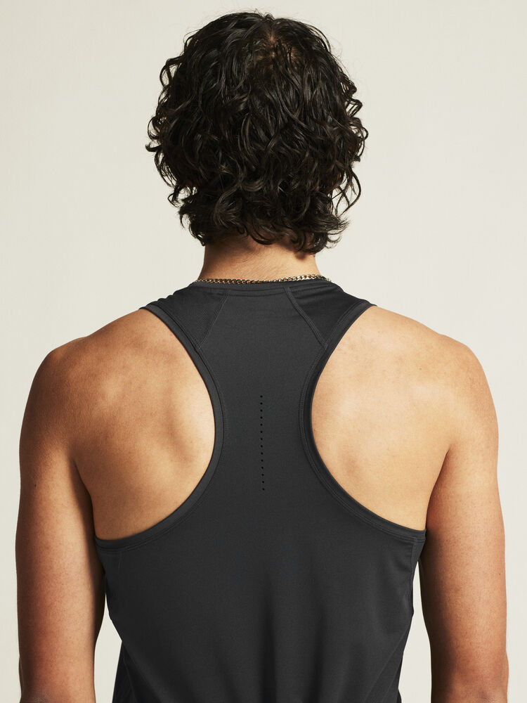 1914713-999000_ADV-Essence-Singlet-2-M_closeup6