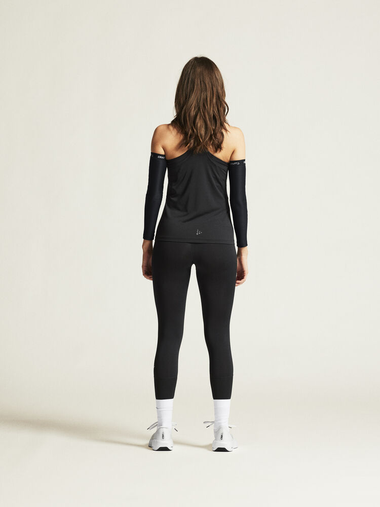 1914796-999000_ADV-Essence-Singlet-2-W_closeup3