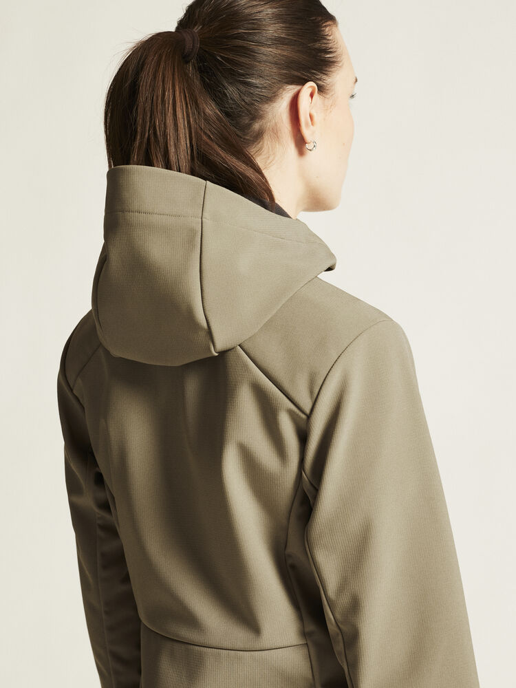 1915259-237000_ADV-Explore-Softshell-2-Jkt-W_closeup6