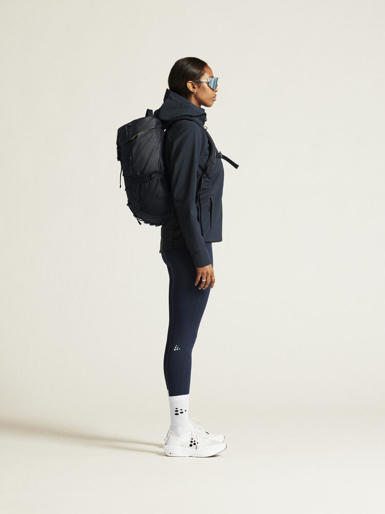 1915259-396000_ADV-Explore-Softshell-2-Jkt-W_closeup2
