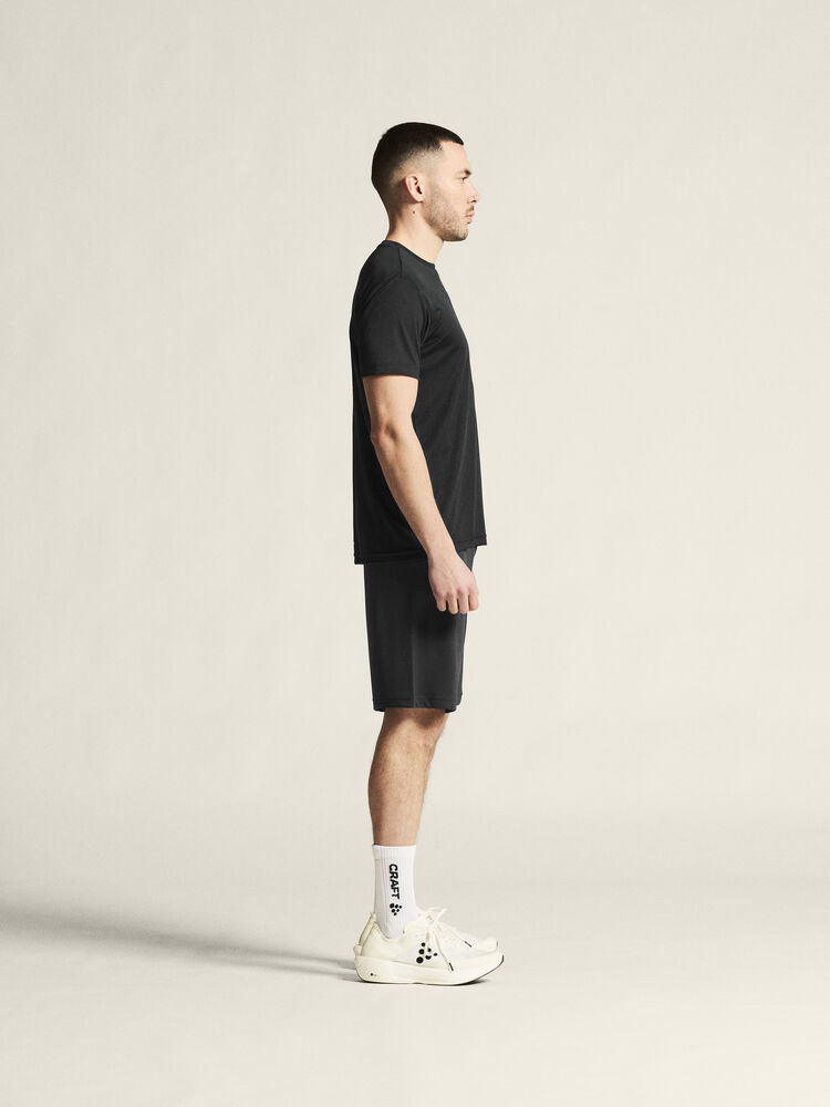 1915303-999000_Squad-Go-Function-Tee-M_closeup2