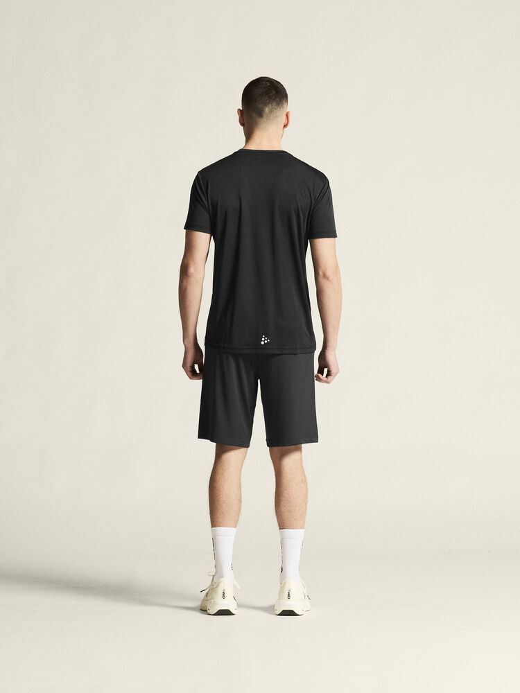 1915303-999000_Squad-Go-Function-Tee-M_closeup3