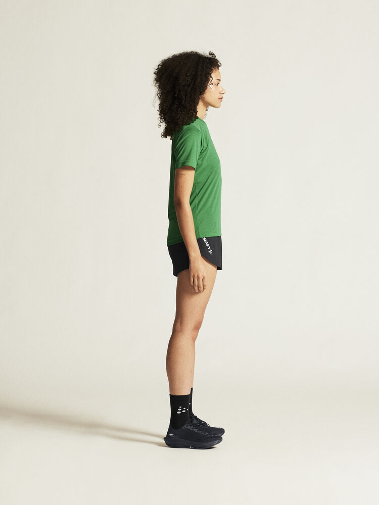 1915304-651000_Squad-Go-Function-Tee-W_closeup2