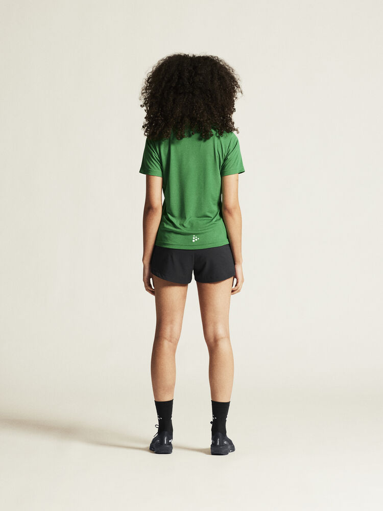 1915304-651000_Squad-Go-Function-Tee-W_closeup3