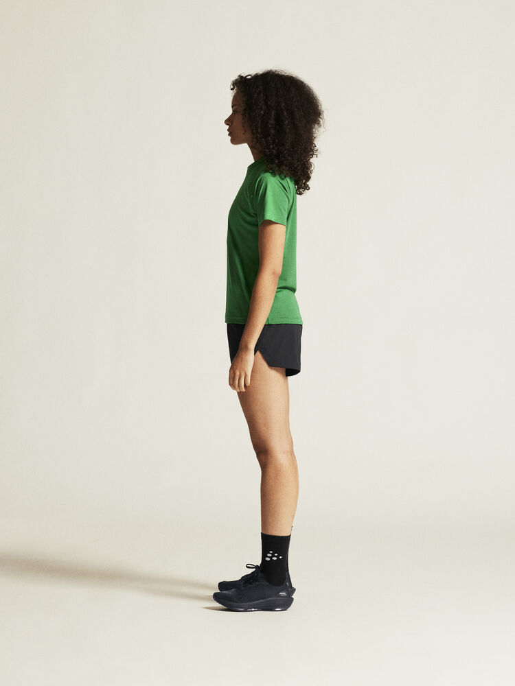 1915304-651000_Squad-Go-Function-Tee-W_closeup4