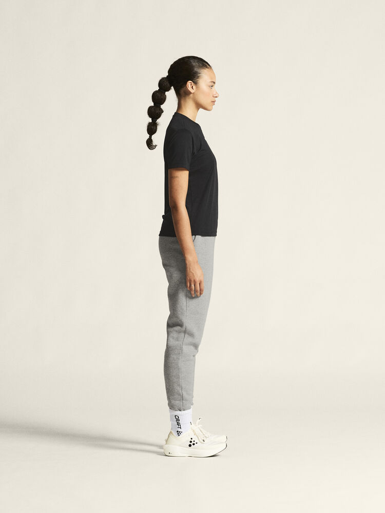 1915304-999000_Squad-Go-Function-Tee-W_closeup2