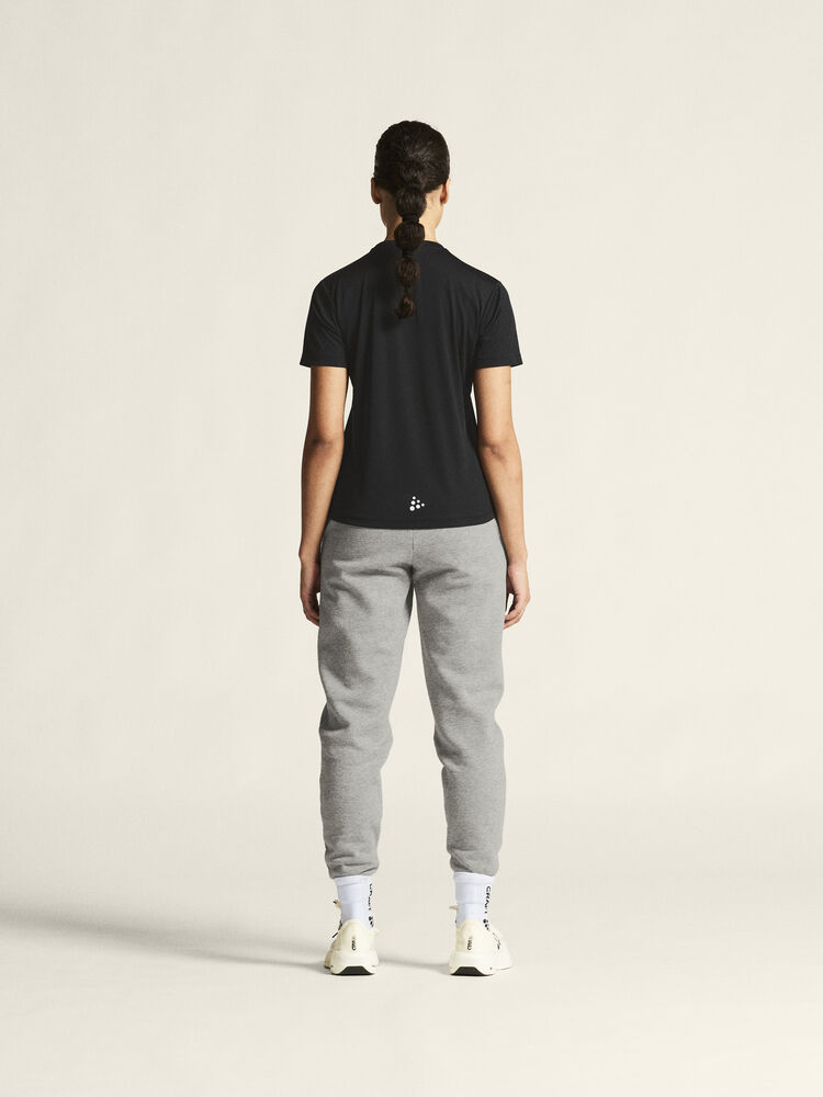 1915304-999000_Squad-Go-Function-Tee-W_closeup3