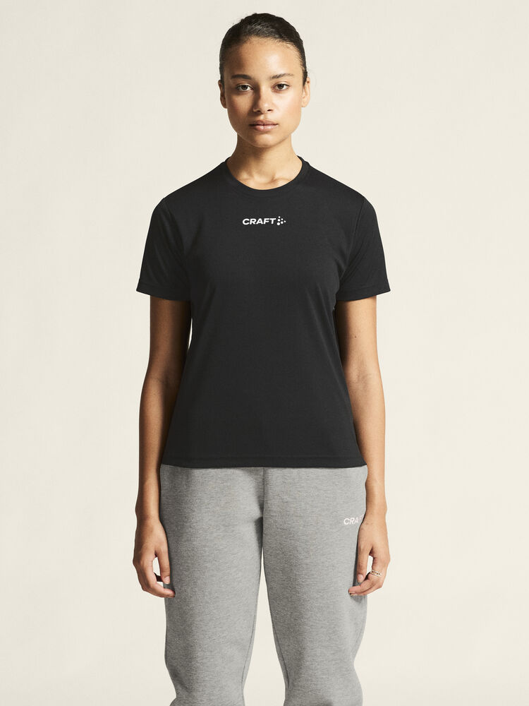 1915304-999000_Squad-Go-Function-Tee-W_closeup5