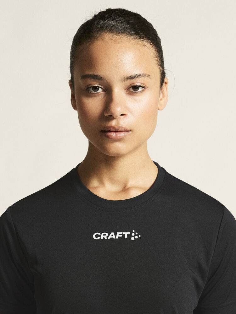 1915304-999000_Squad-Go-Function-Tee-W_closeup6