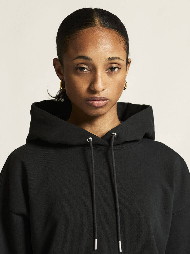 1916299-999000_Frequent-Hoodie-W_closeup5
